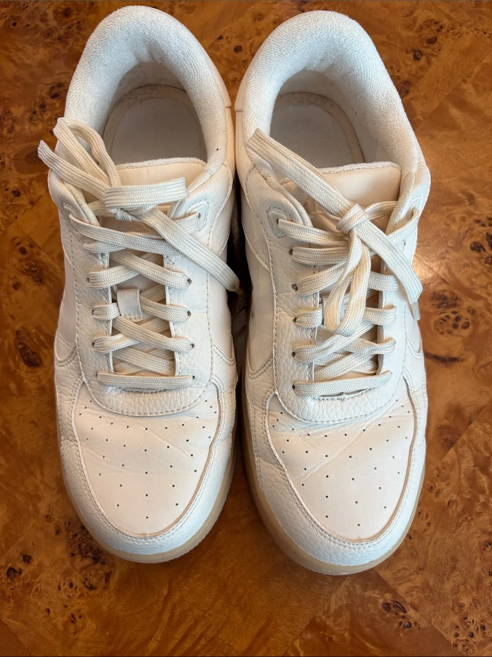 ALO Yoga Women's White Leather Low-Top Sneakers with Gum Sole